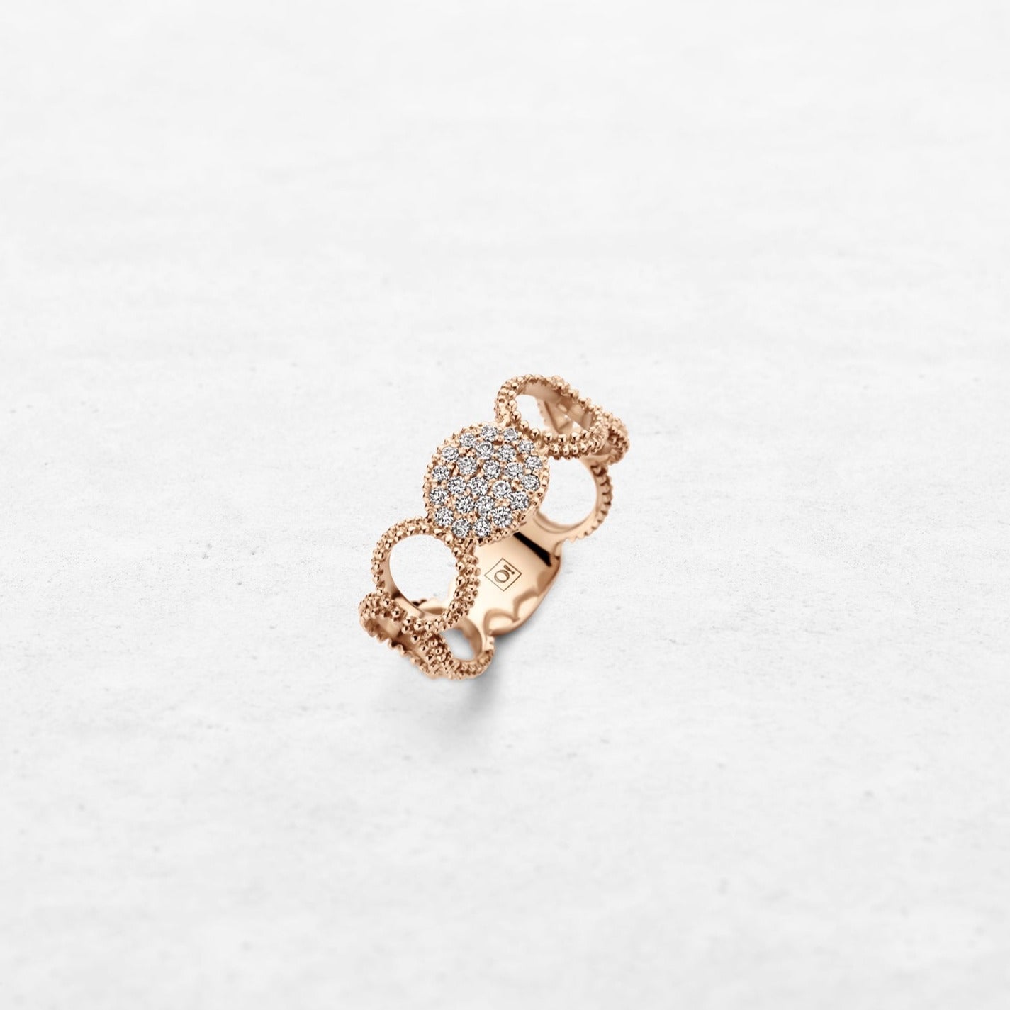 O! Jewelry Revolve Luminous | OR-5786 – made in Antwerp with 18k gold and ethically sourced diamonds.