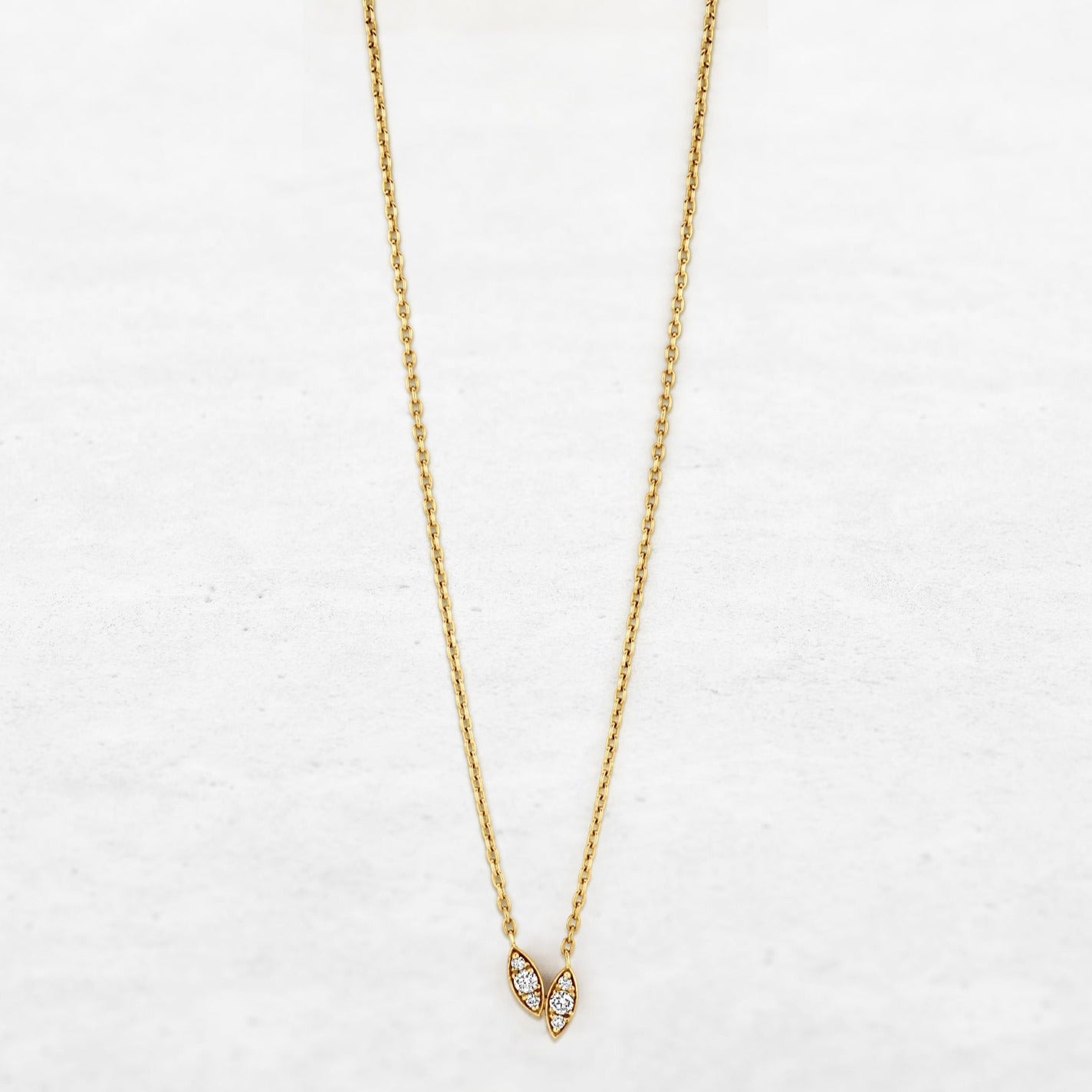 O! Jewelry Leaf Necklace | OP-8082 – made in Antwerp with 18k gold and ethically sourced diamonds.