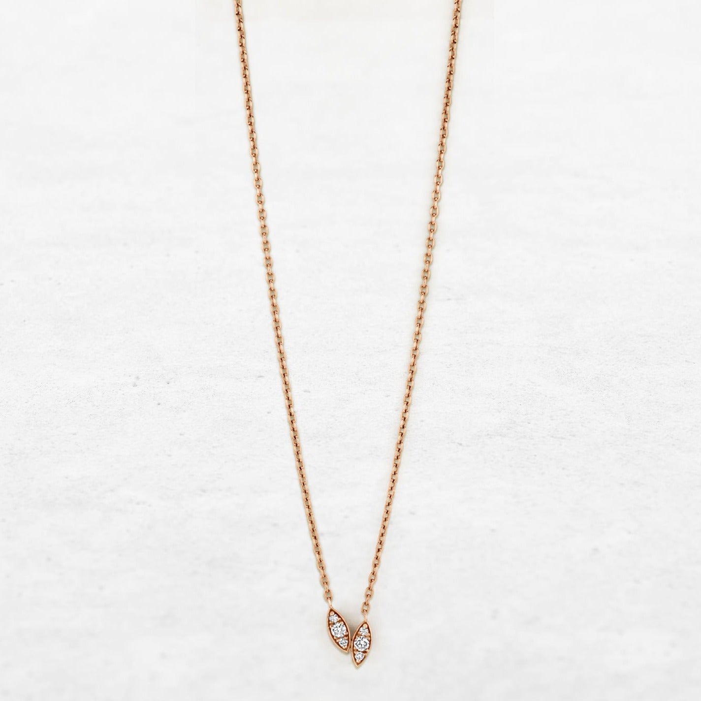 O! Jewelry Leaf Necklace | OP-8082 – made in Antwerp with 18k gold and ethically sourced diamonds.