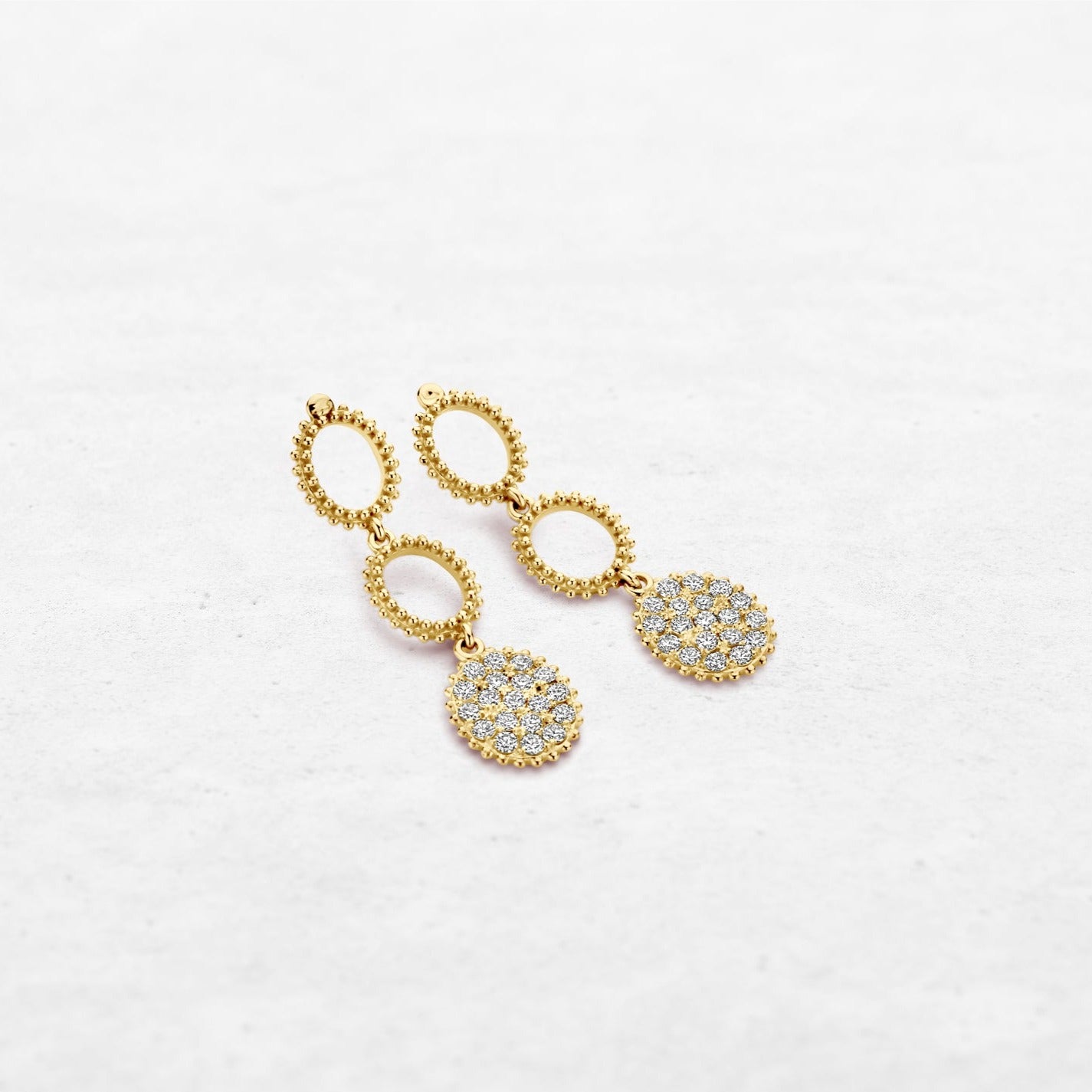 Timeless Staple Luminous | OE-5755D with natural diamonds and 18k gold, responsibly made in Antwerp.