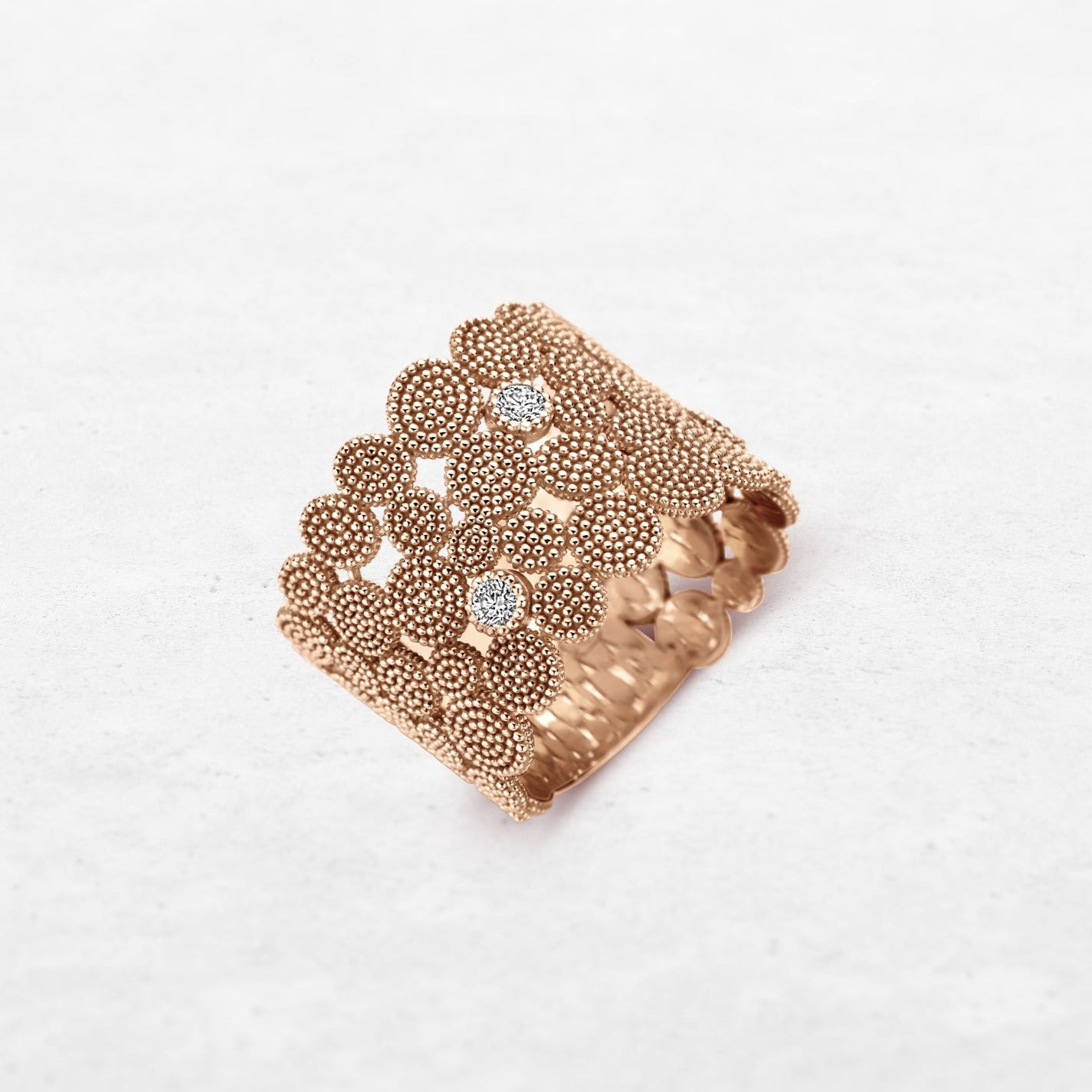 Timeless Blend Luminous | OR-8162C with natural diamonds and 18k gold, responsibly made in Antwerp.