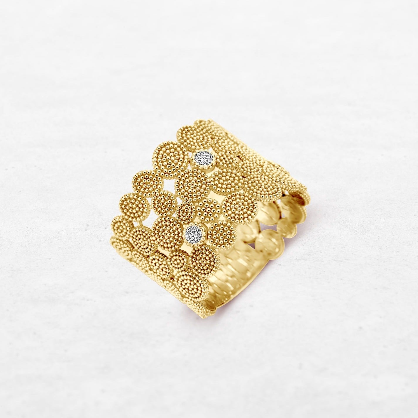 Blend Luminous | OR-8162C with ethically sourced natural diamonds in 18k gold, handcrafted in Antwerp.