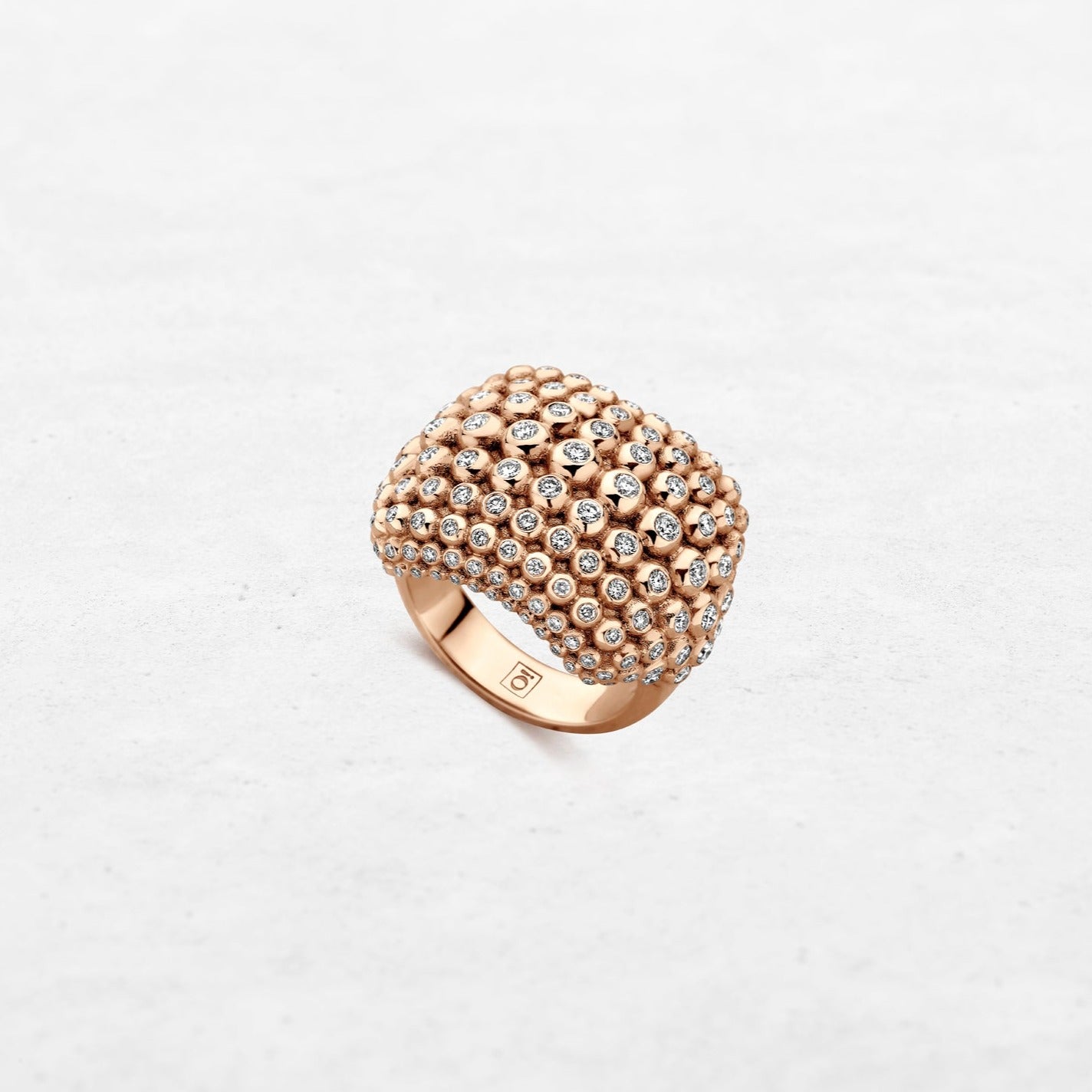 O! Jewelry Beehive Ring | OR-6010D – made in Antwerp with 18k gold and ethically sourced diamonds.