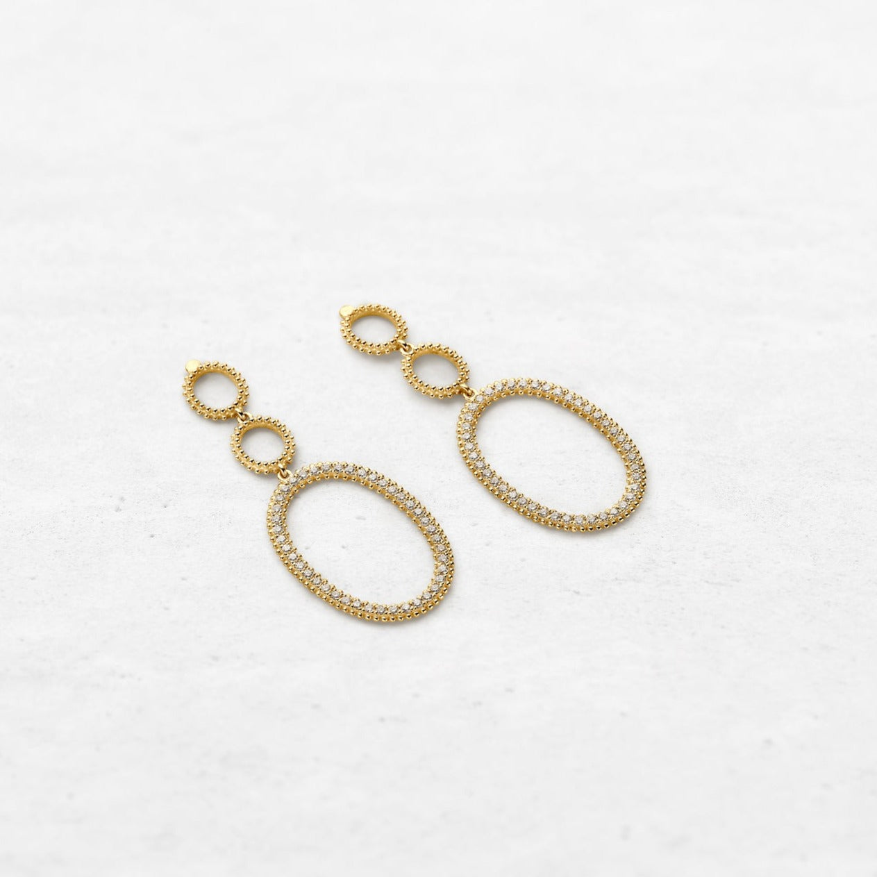 Luxury Ellipse Luminous | OE-8592D in 18-karat gold with hand-set natural diamonds, designed in Belgium.