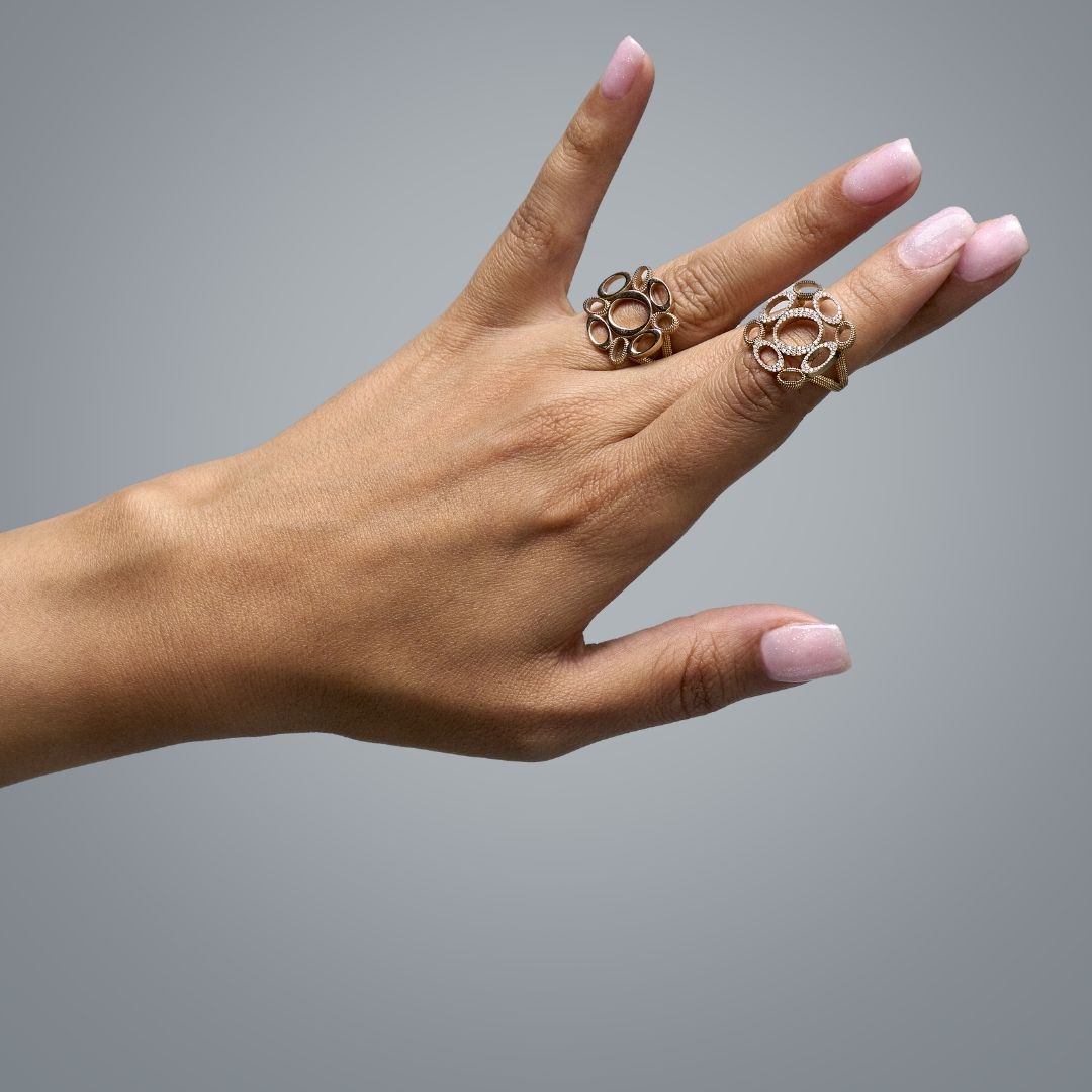 Luxury Emblem Ring Luminous | OR-8404 in 18-karat gold with hand-set natural diamonds, designed in Belgium.