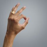 Timeless Sonrisa Ring | OR-8340 in 18-karat gold, designed and made in Antwerp.