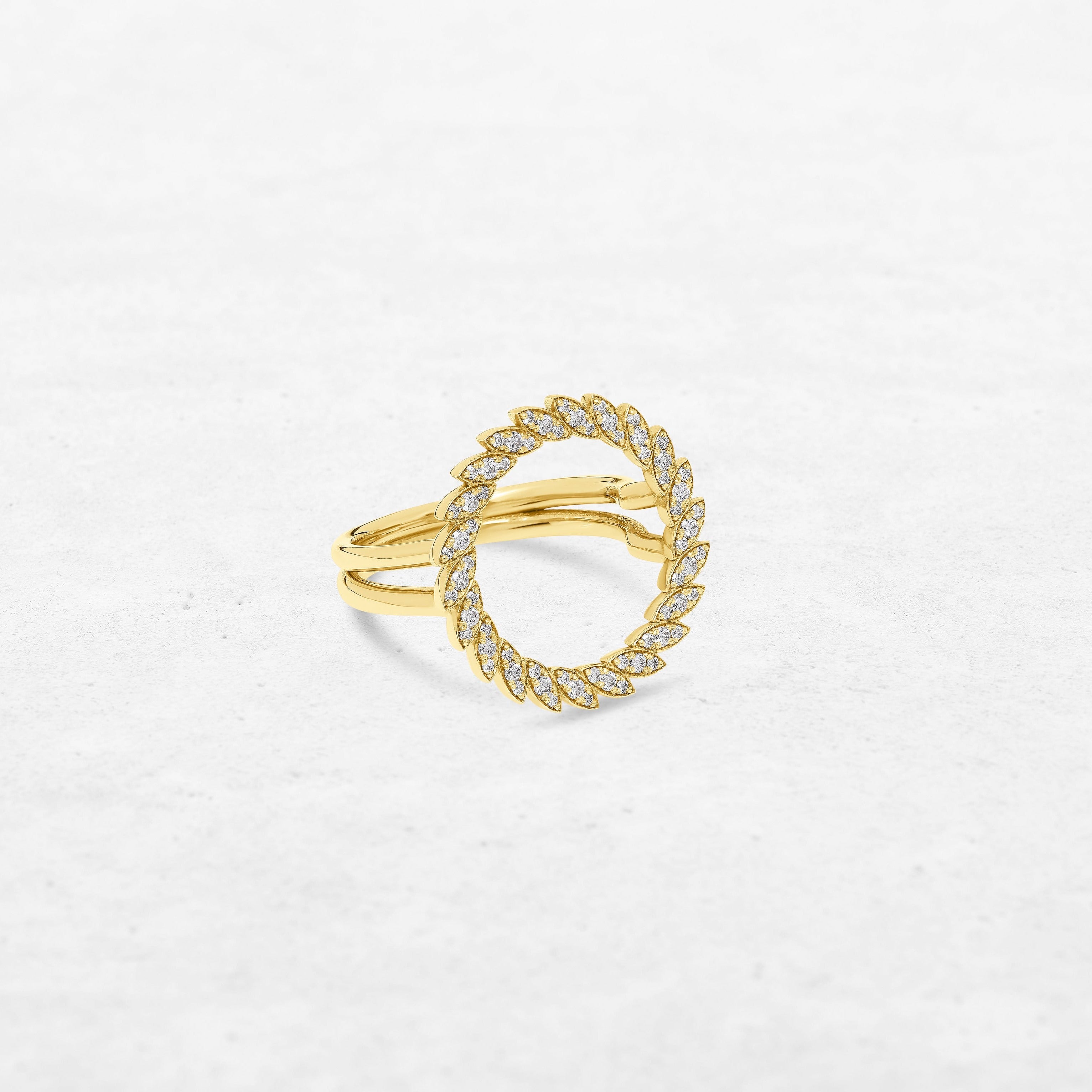Timeless Leaf Circle | OR-5690F with natural diamonds and 18k gold, responsibly made in Antwerp.