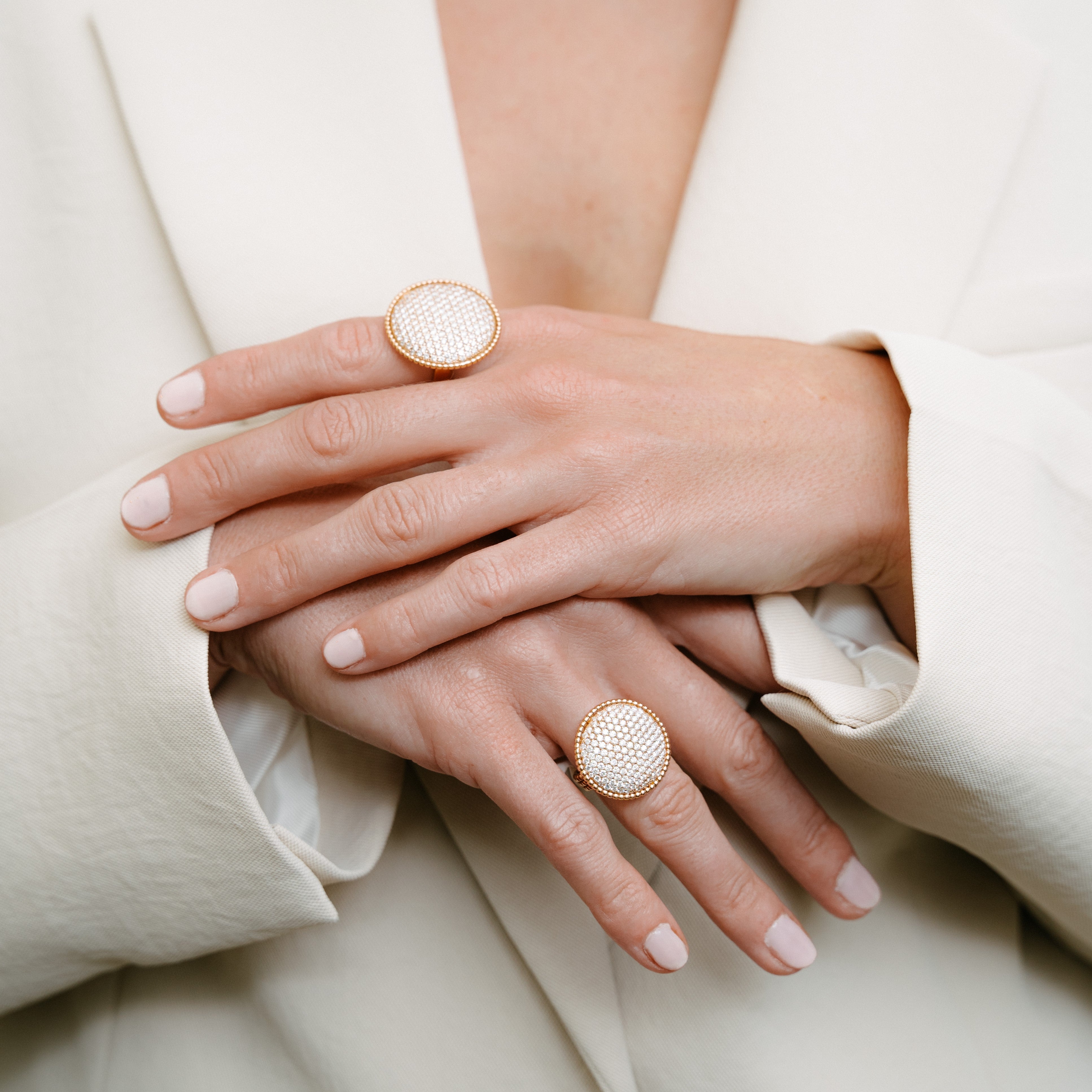Plateau Ring | OR-4113 with ethically sourced natural diamonds in 18k gold, handcrafted in Antwerp.