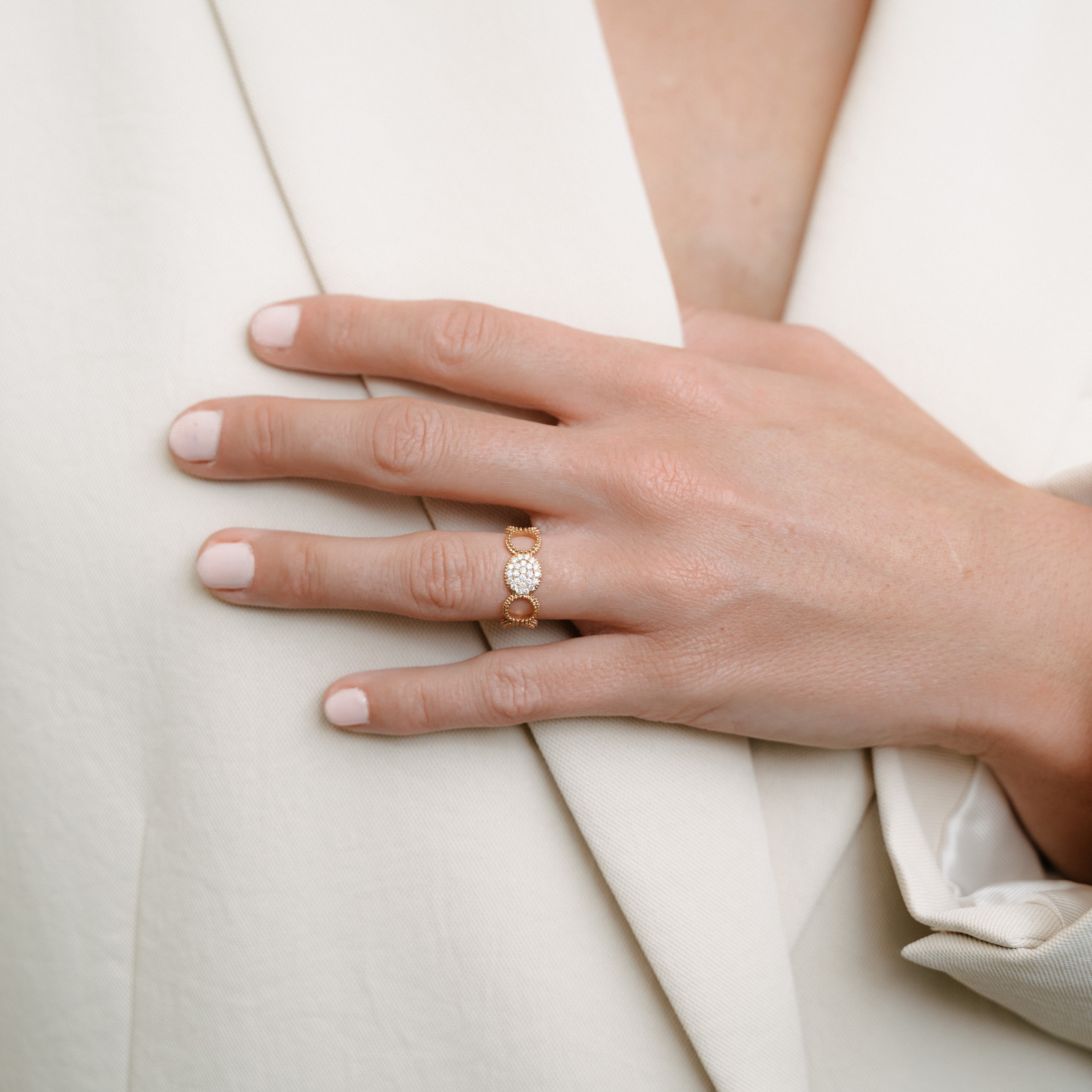 O! Jewelry Revolve Luminous | OR-5786 – made in Antwerp with 18k gold and ethically sourced diamonds.