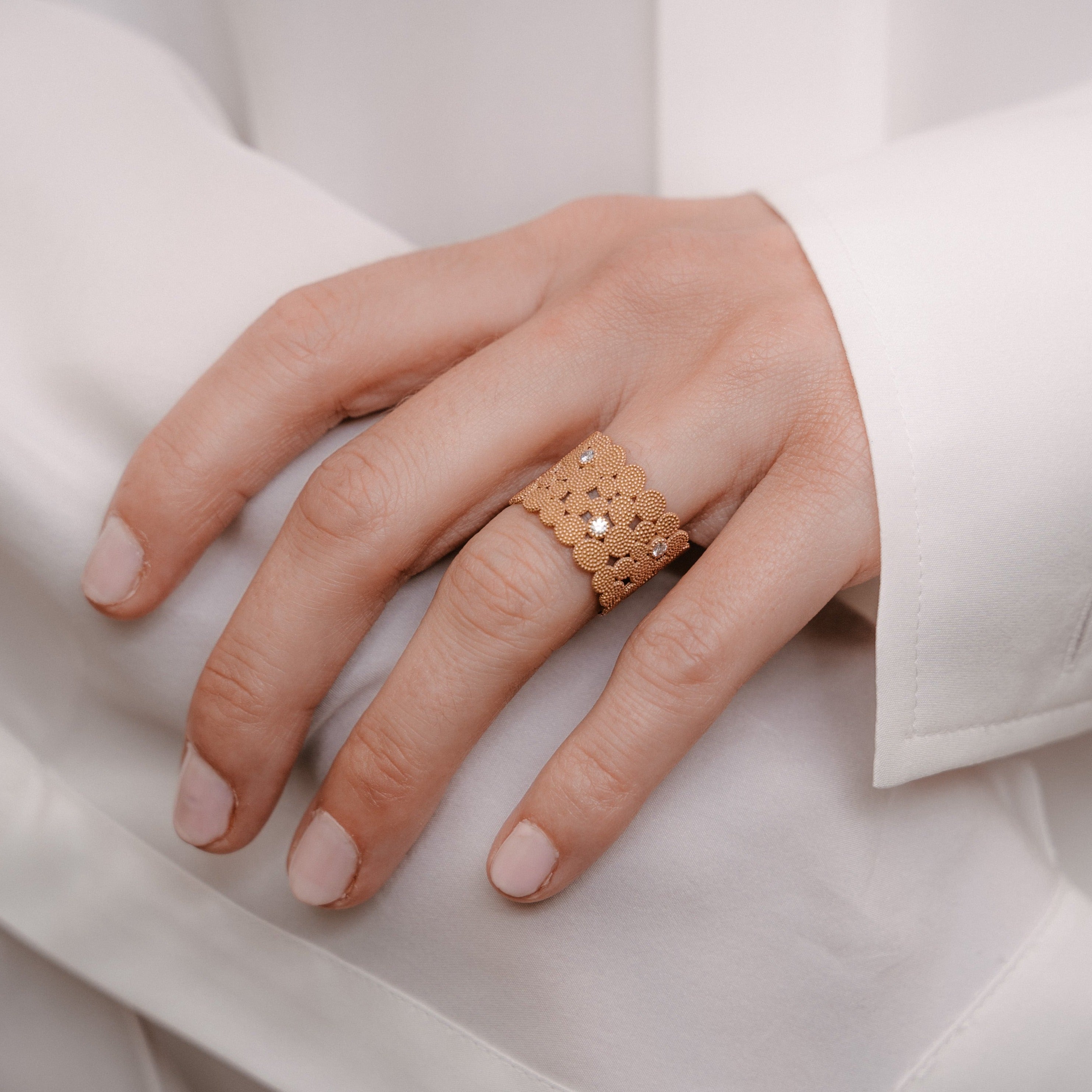 Luxury Blend Luminous | OR-8162C in 18-karat gold with hand-set natural diamonds, designed in Belgium.