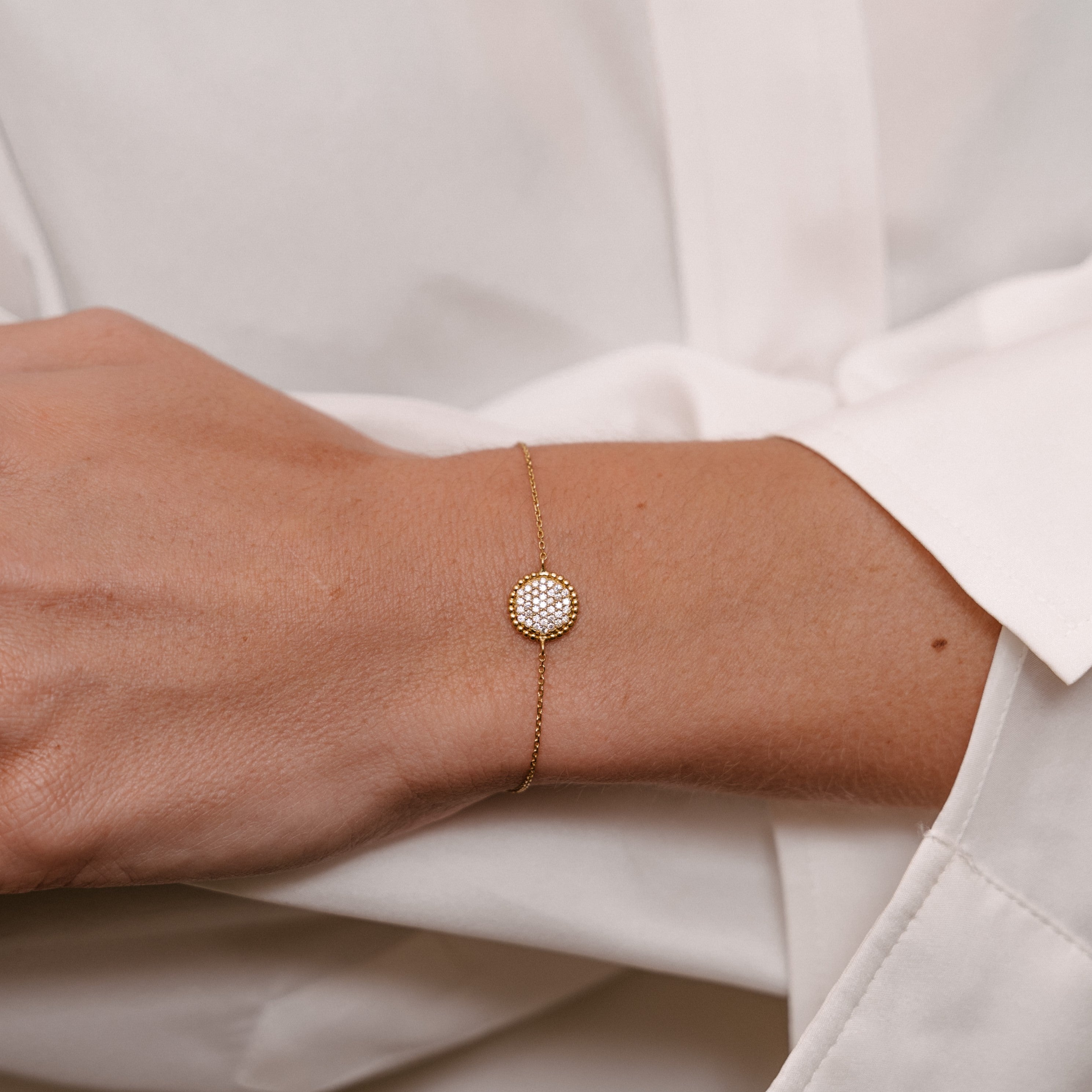Luxury Plateau Bracelet | OB-4041 in 18-karat gold with hand-set natural diamonds, designed in Belgium.