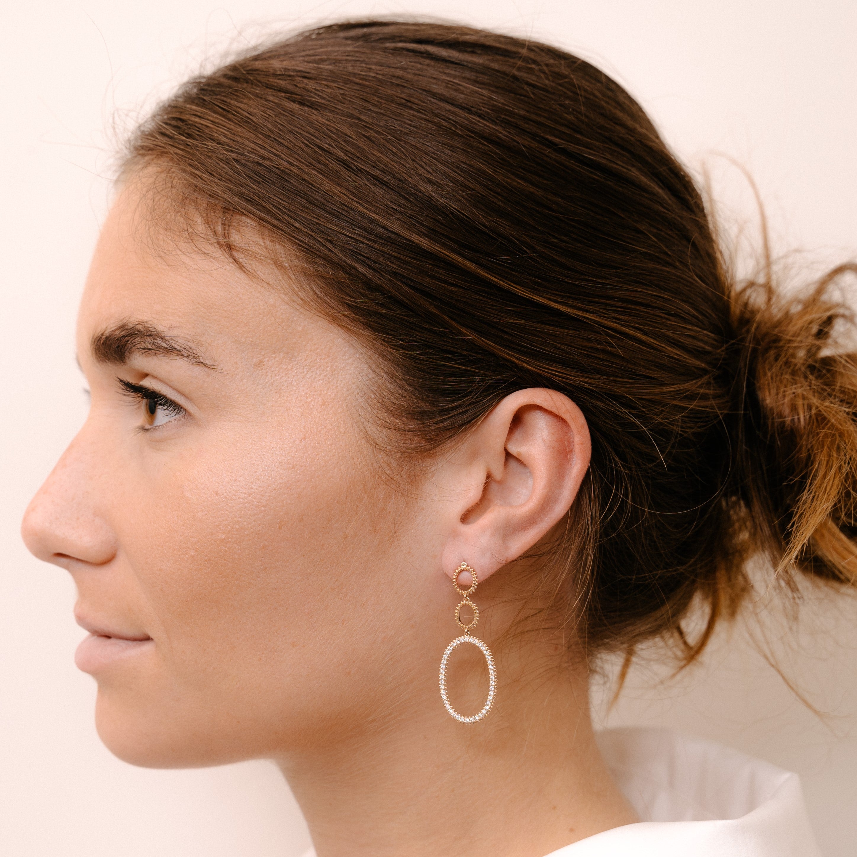 Ellipse Luminous | OE-8592D with ethically sourced natural diamonds in 18k gold, handcrafted in Antwerp.
