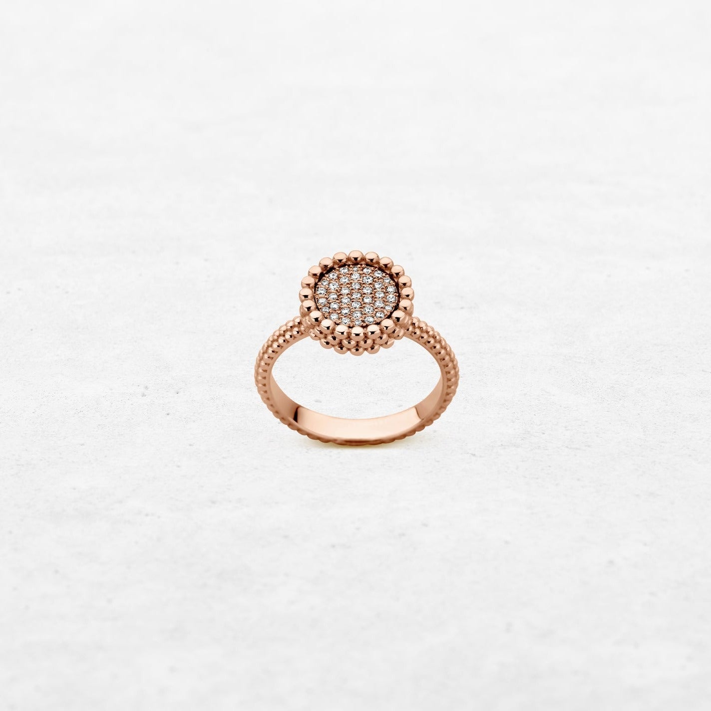 Diamond ring with diamonds in rose gold made by O! Jewelry