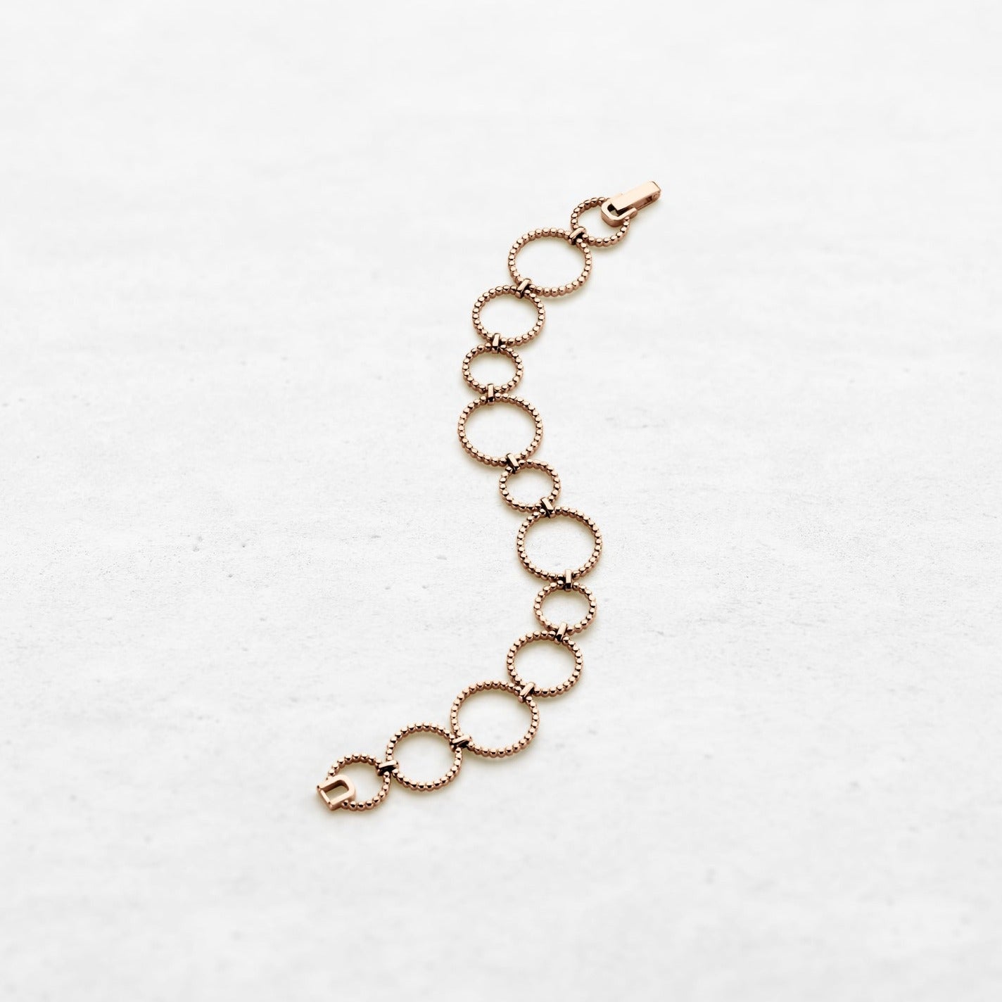 Open bracelet in different sizes of circles in rose gold made by O! Jewelry