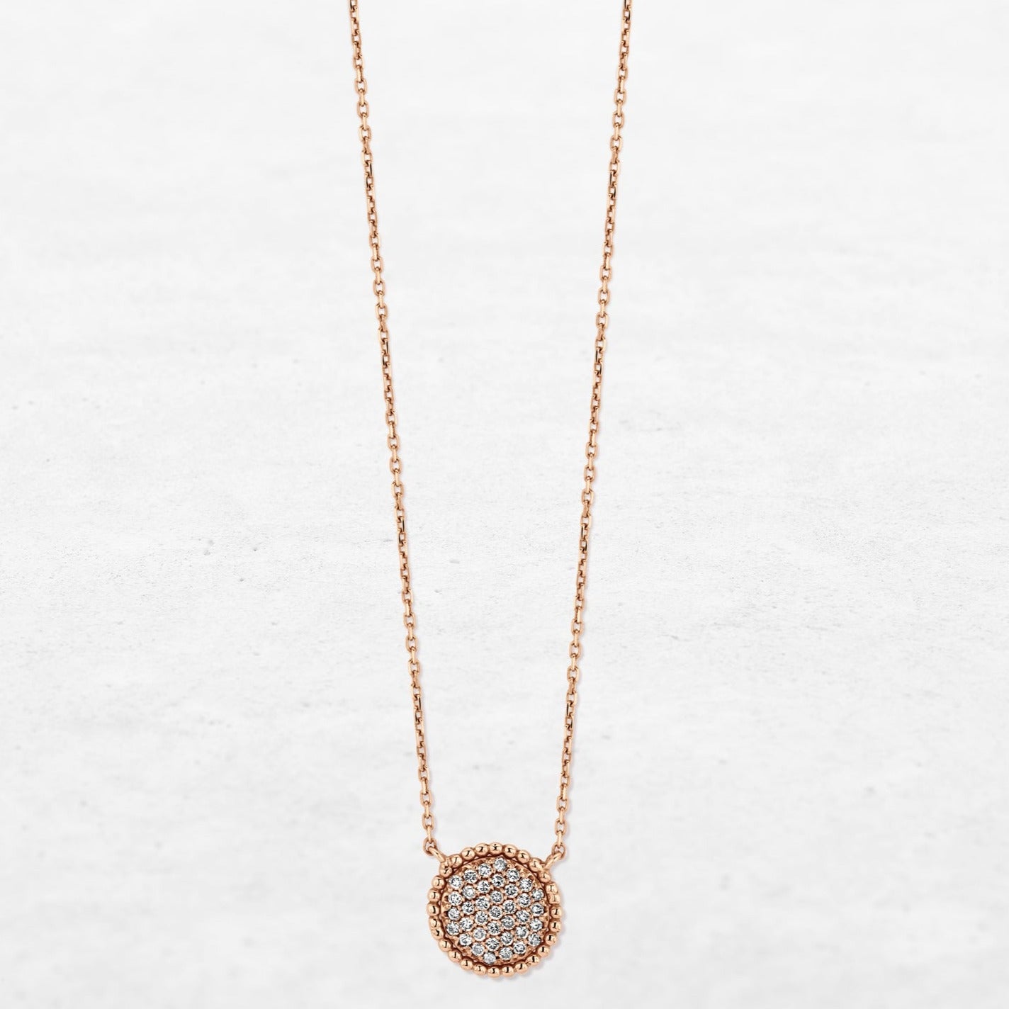 Necklace with plateau set in diamonds in rose gold made by O! Jewelry