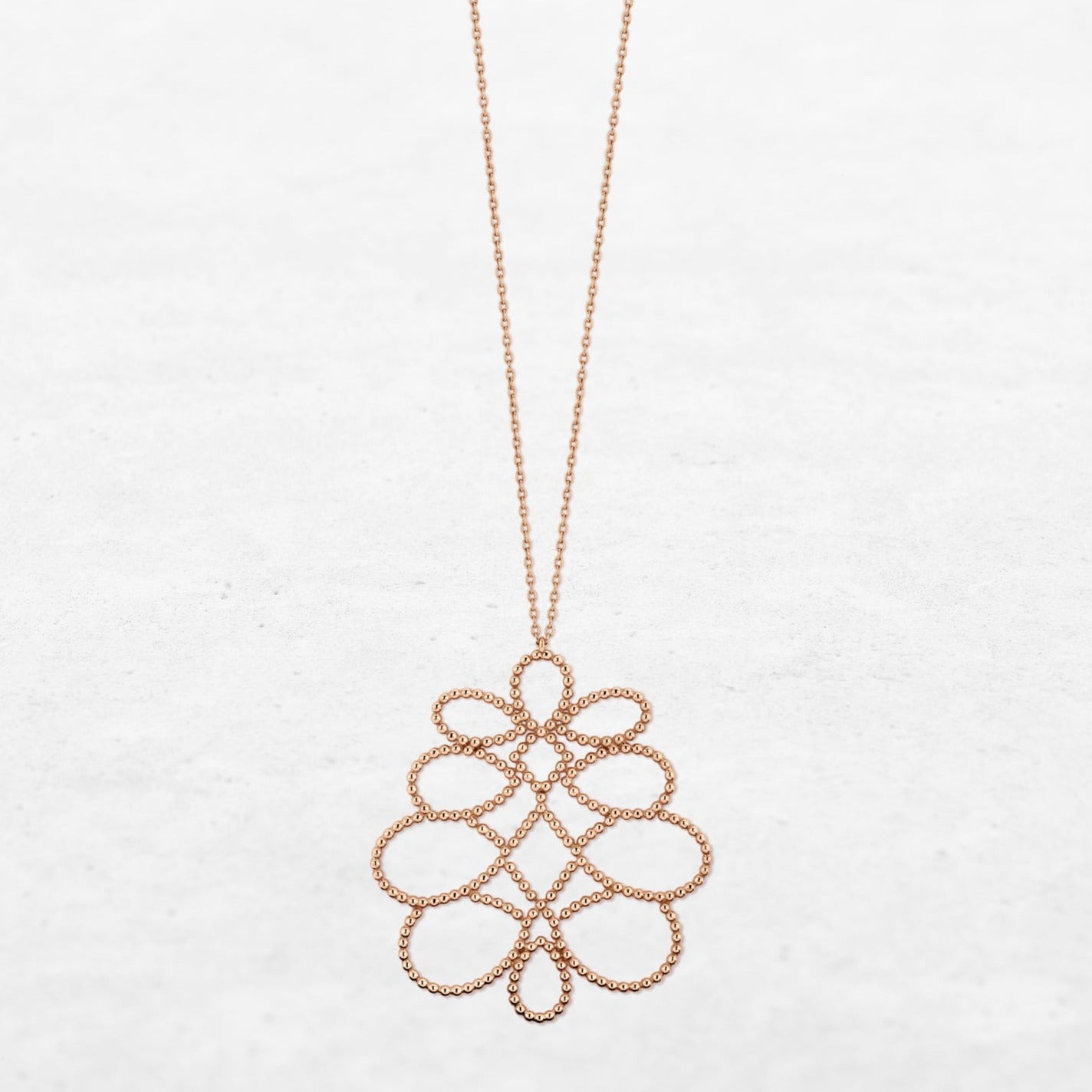 Necklace with different oval shapes in different sizes in rose gold made by O! Jewelry
