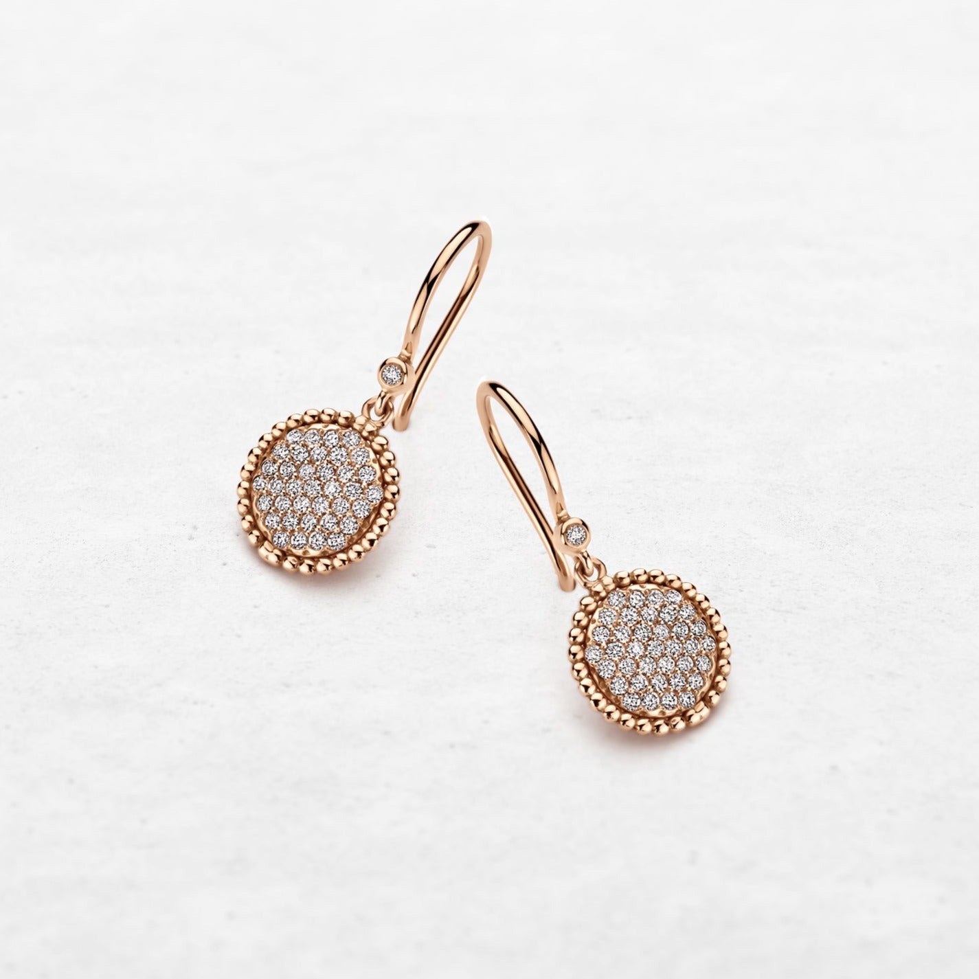 Earrings with circular plateau set in diamonds in rose gold made by O! Jewelry