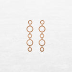 Circular earrings with different sizes in rose gold made by O! Jewelry