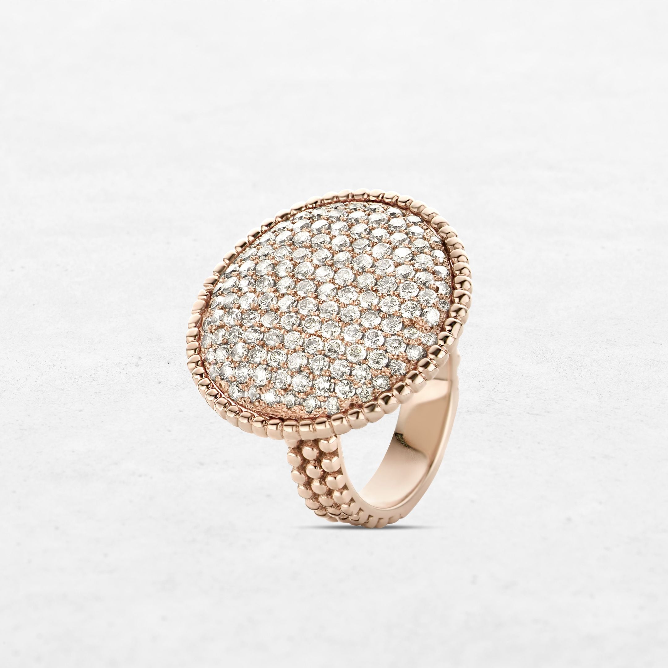Plateau Ring OR-4113 in 18 karat rose gold with natural diamonds.