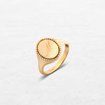 Signet Ring OR-9150 in 18 karat yellow gold with an engraved initial.